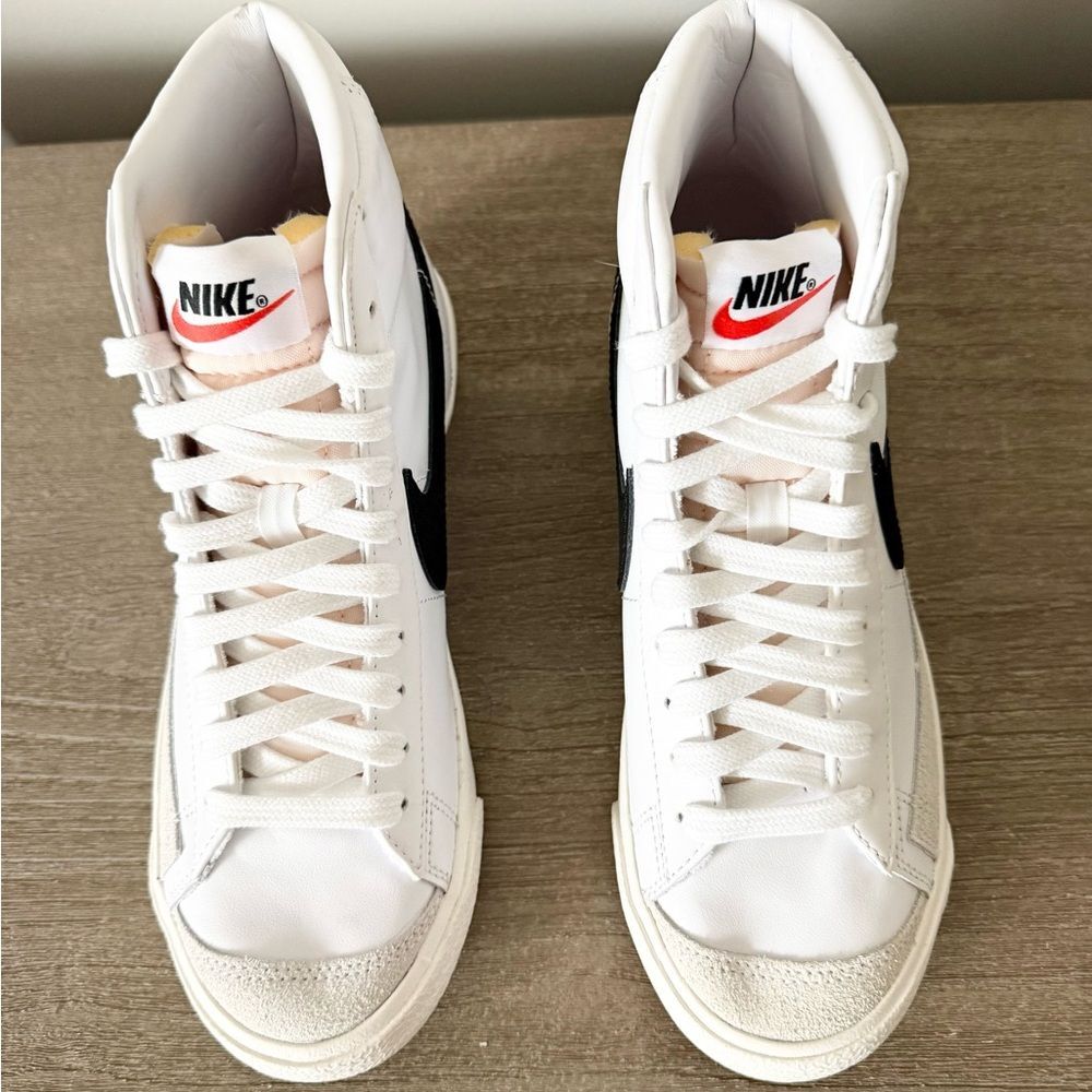 Nike Blazer Mid ‘77 Vintage Sneakers in Black & White Size Men 7/ Women 8.5 - Picture 4 of 8